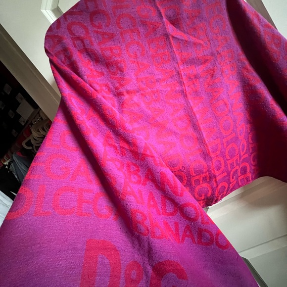 D&G Pink Shawl Cozy Wrap Scarf - Picture 5 of 7